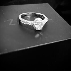 Elegant Silver Ring with Crystal Accents brand new 925 Sterling silver